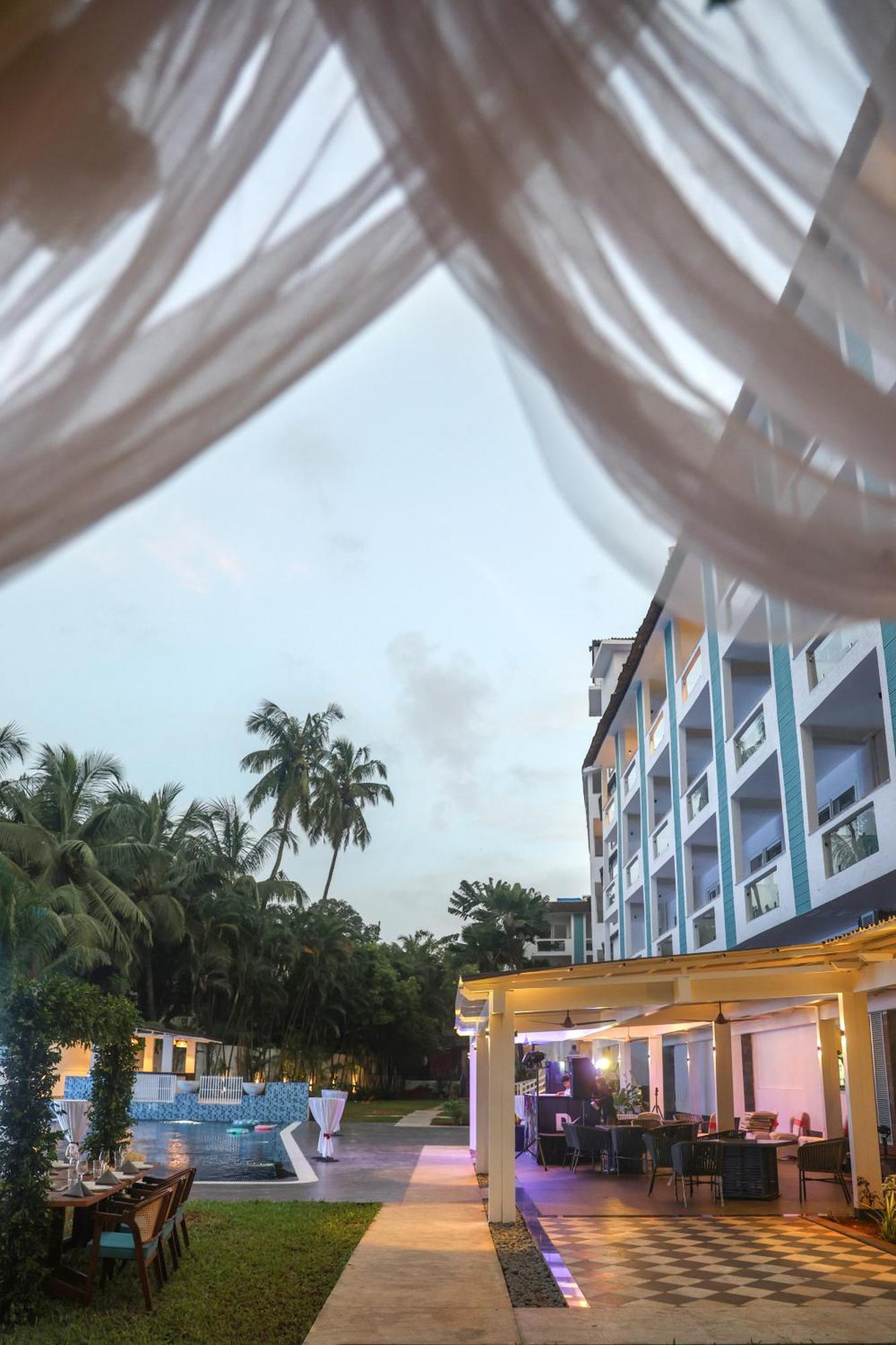 Отель Ramada By Wyndham Goa Арпора Экстерьер фото