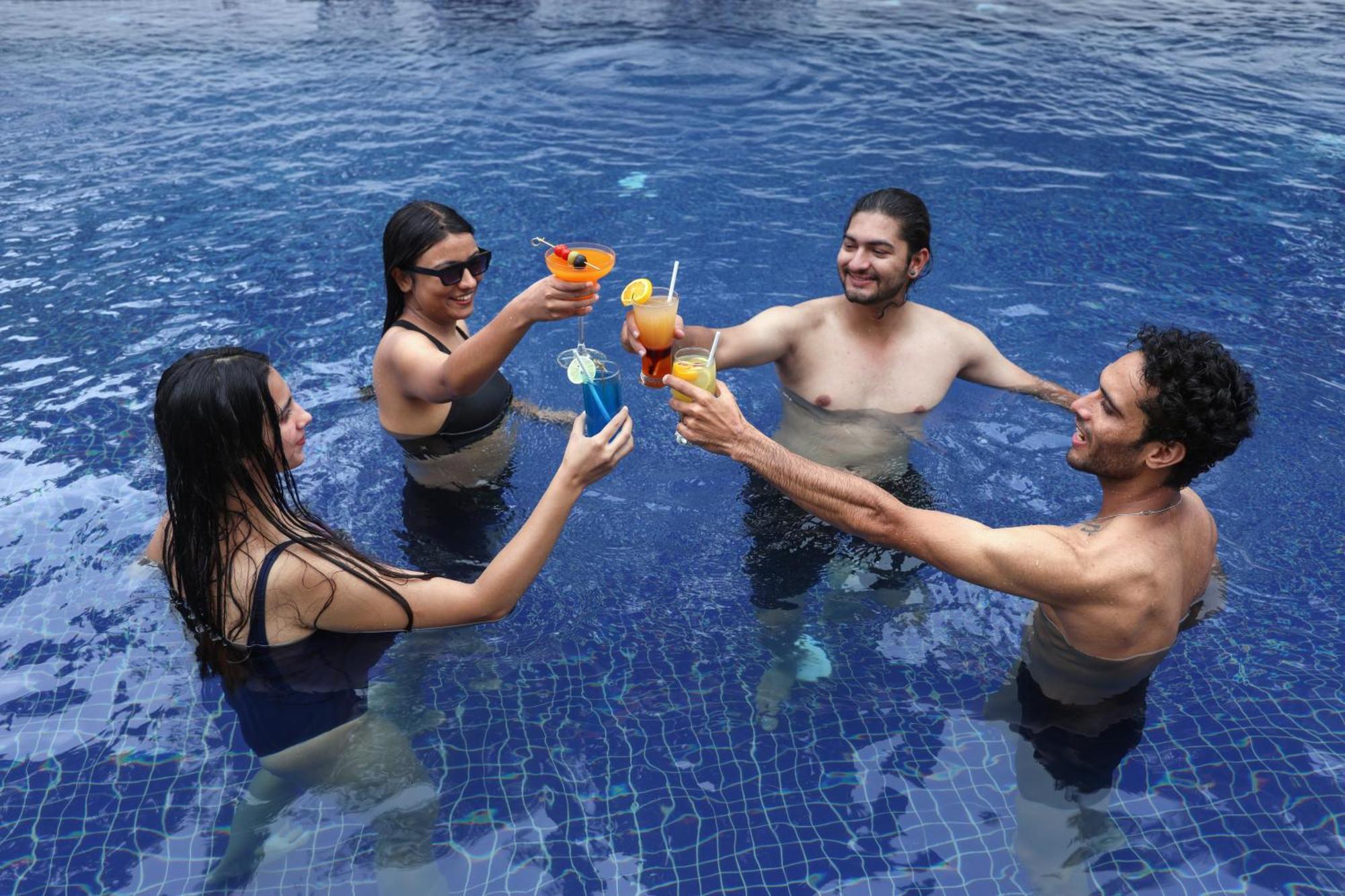 Отель Ramada By Wyndham Goa Арпора Экстерьер фото