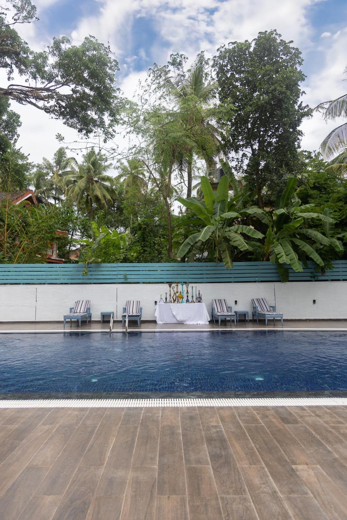 Отель Ramada By Wyndham Goa Арпора Экстерьер фото