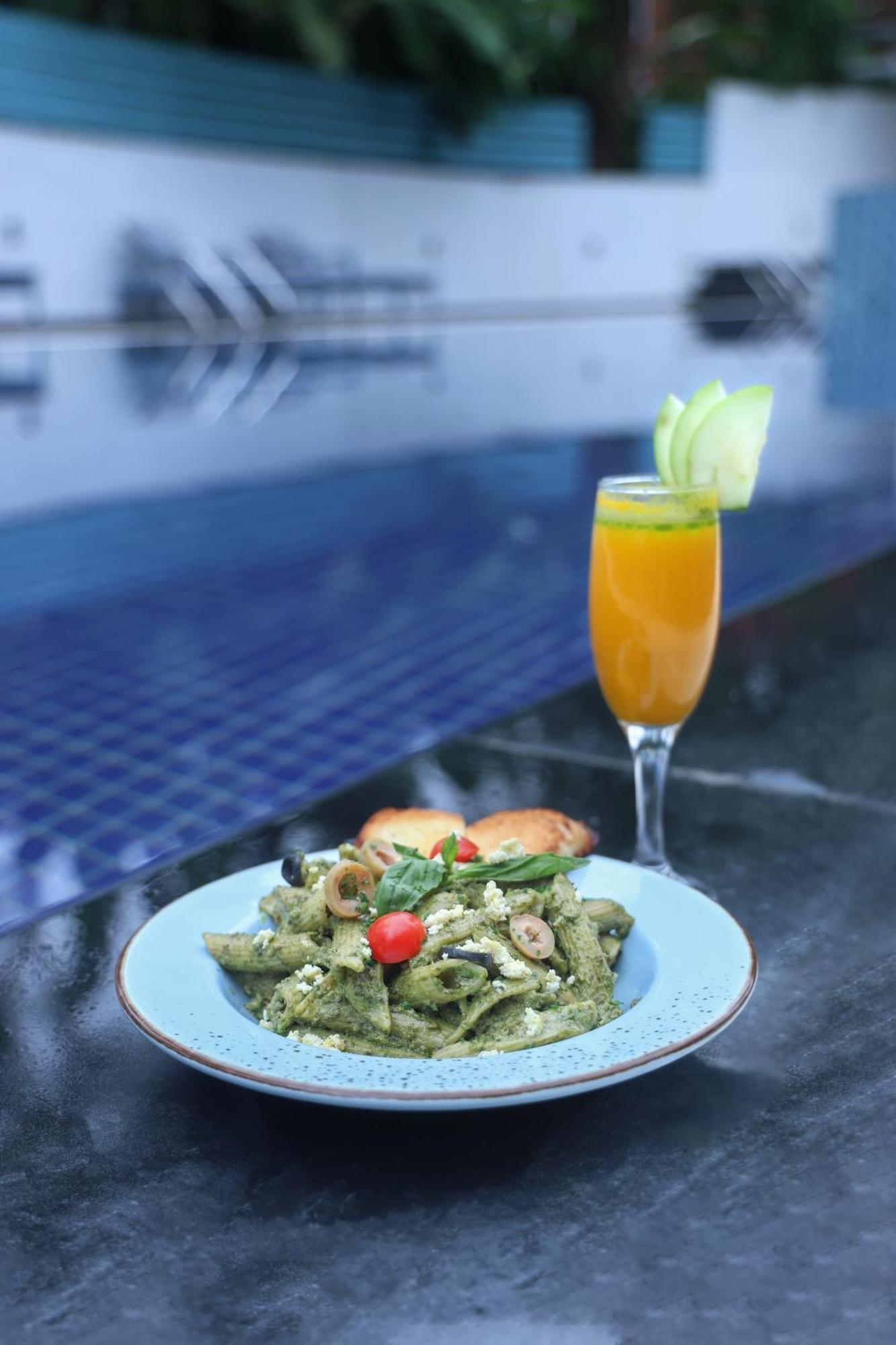 Отель Ramada By Wyndham Goa Арпора Экстерьер фото