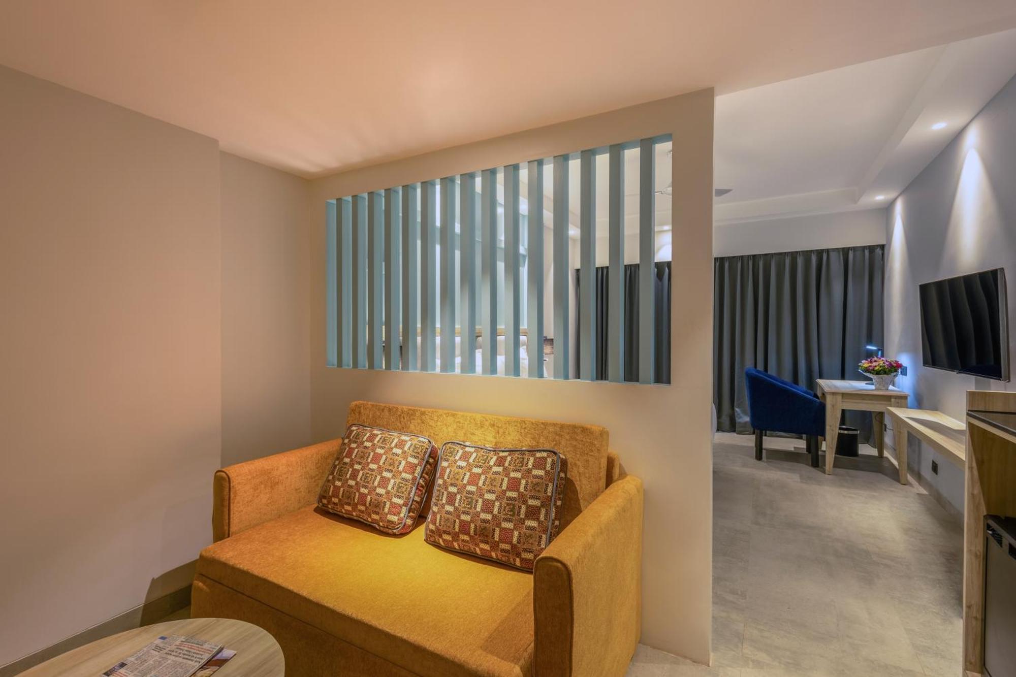 Отель Ramada By Wyndham Goa Арпора Экстерьер фото