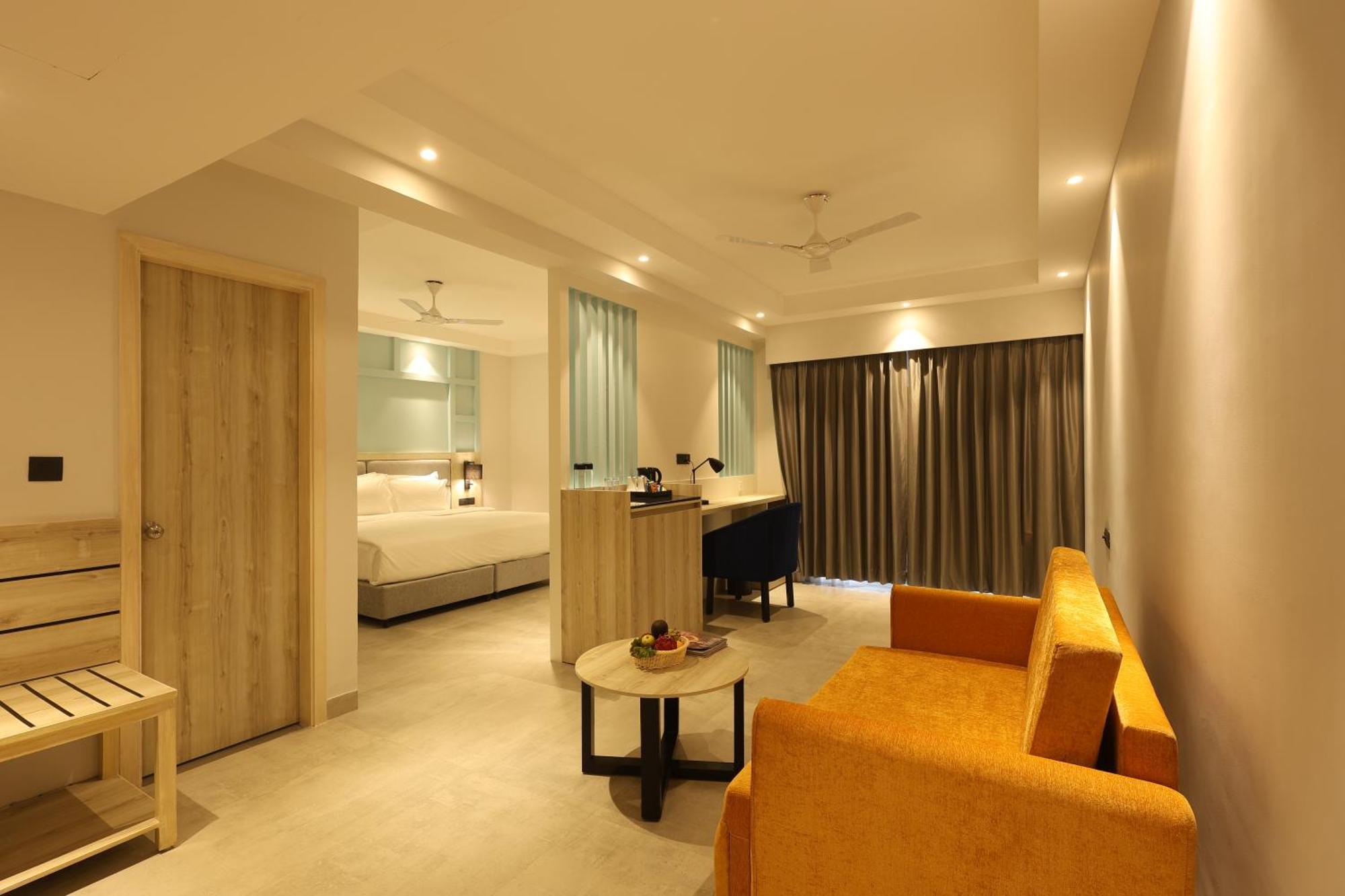 Отель Ramada By Wyndham Goa Арпора Экстерьер фото