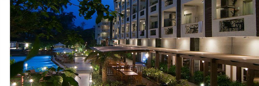 Отель Ramada By Wyndham Goa Арпора Экстерьер фото