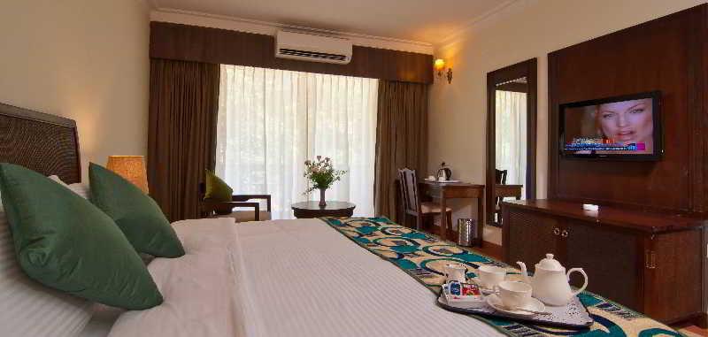 Отель Ramada By Wyndham Goa Арпора Экстерьер фото