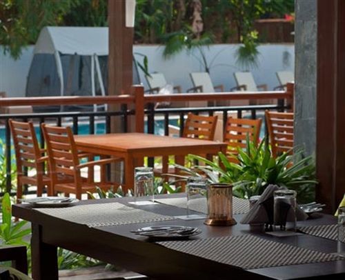 Отель Ramada By Wyndham Goa Арпора Экстерьер фото